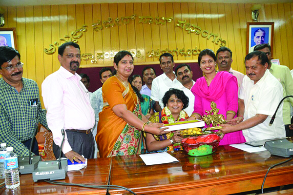 ಚಿಕ್ಕಮಗಳೂರು: ಜಿಲ್ಲಾಧಿಕಾರಿಗೆ ಬೀಳ್ಕೊ ಡುಗೆ ಸಮಾರಂಭ